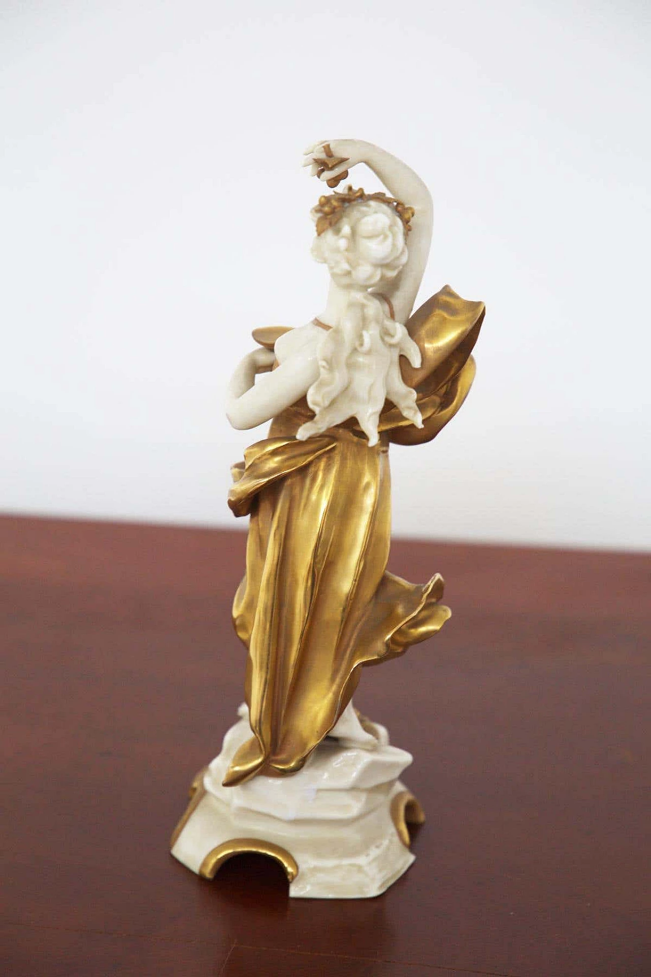 Statuetta Scorpione in ceramica dorata di Capodimonte, inizio '900 3