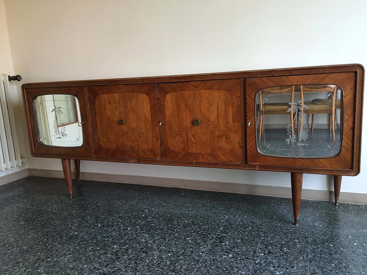 Credenza in radica con due ante specchiate, anni '40 1