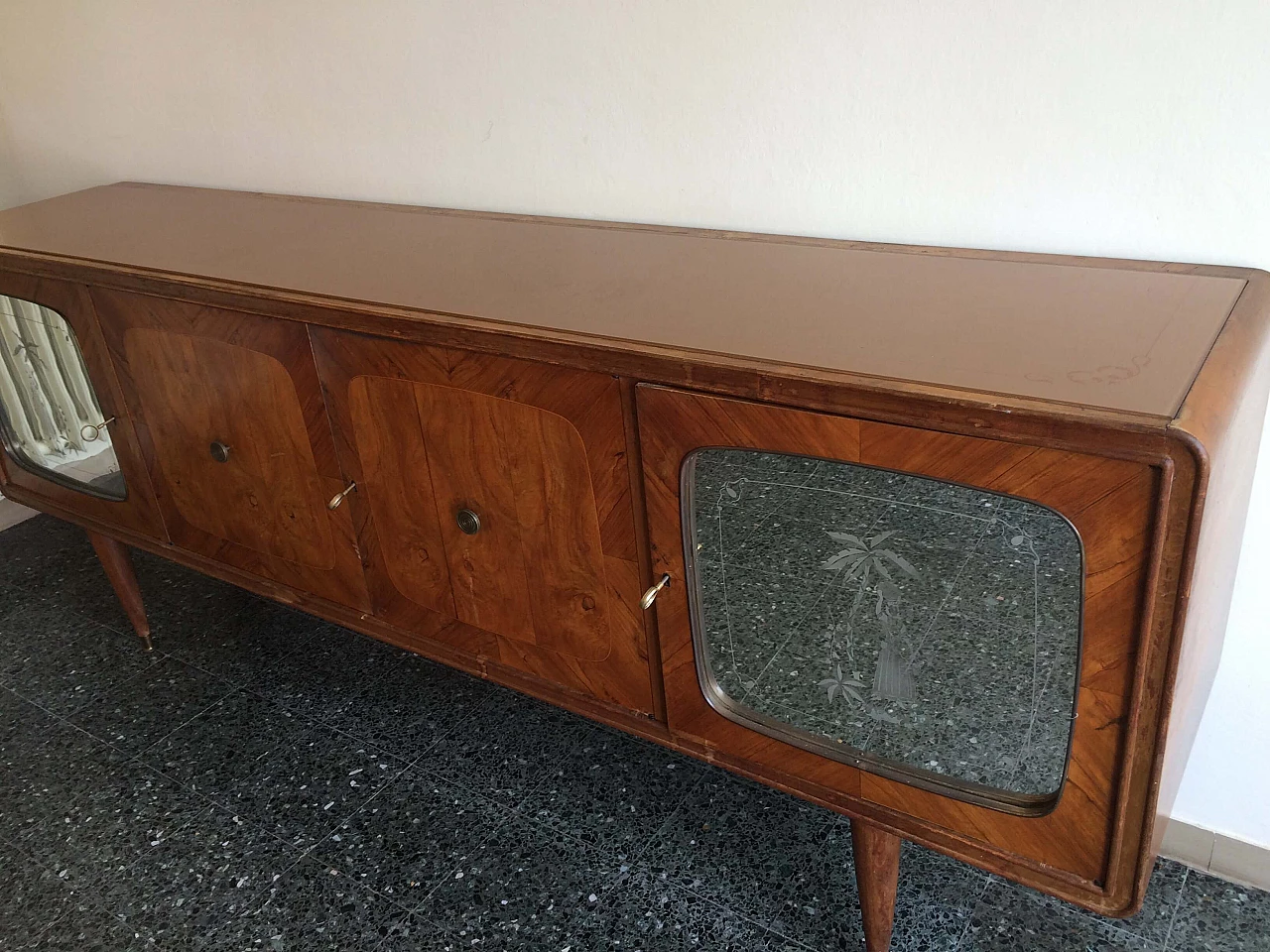 Credenza in radica con due ante specchiate, anni '40 2