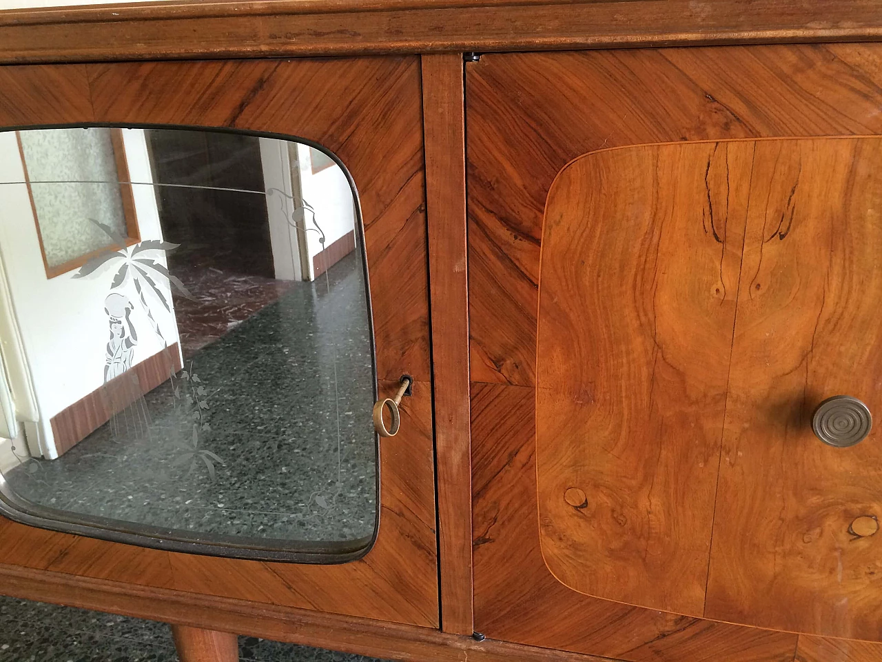 Credenza in radica con due ante specchiate, anni '40 4