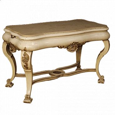 Tavolo in legno scolpito, laccato e dorato con piano in marmo, anni '50