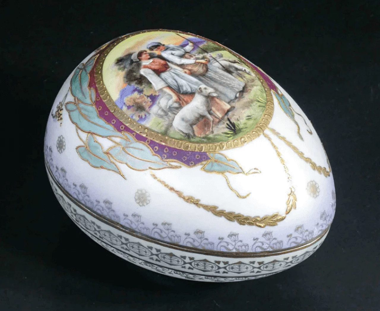 Scatolina a uovo in ceramica di Sèvres dipinta 1