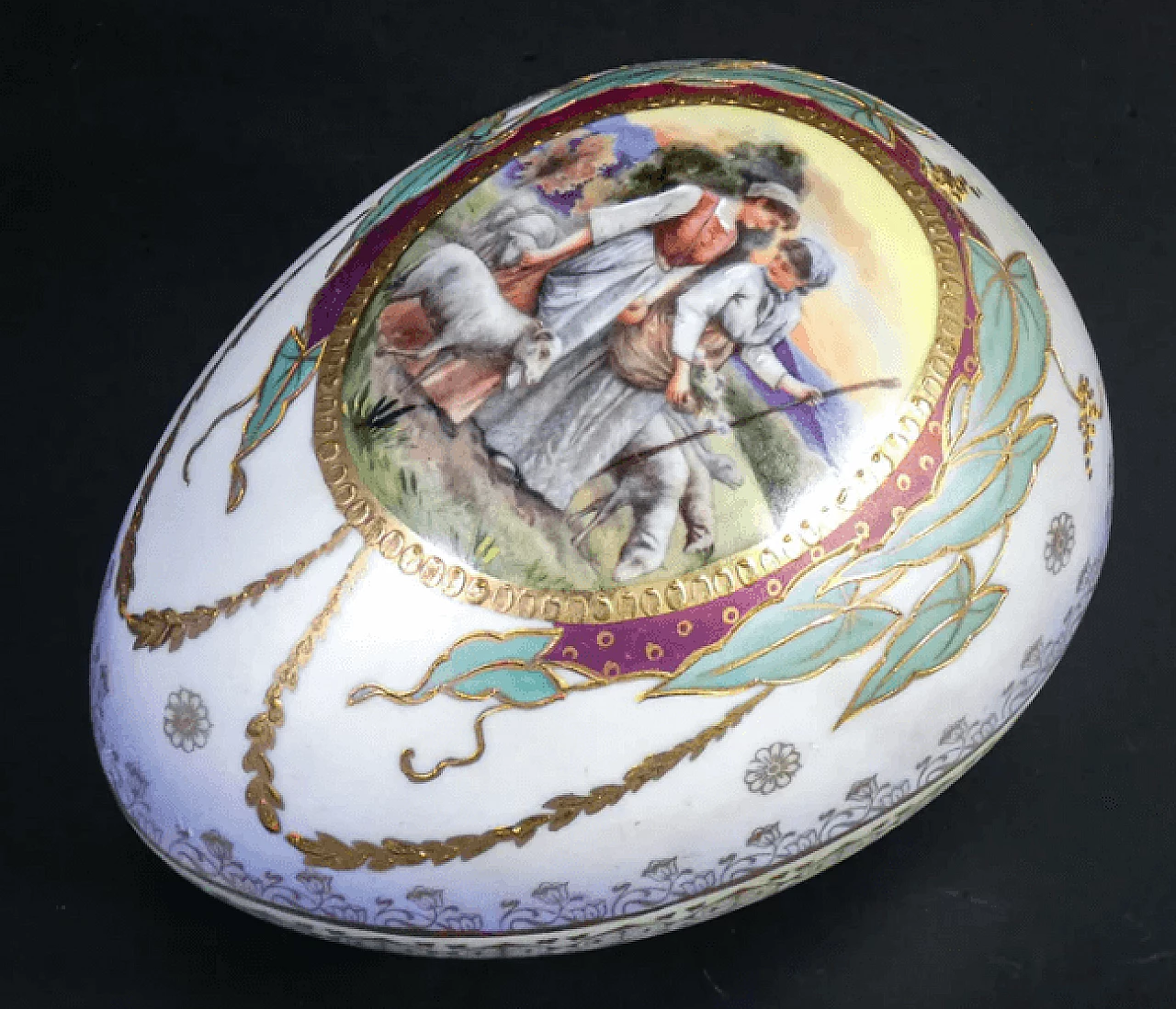 Scatolina a uovo in ceramica di Sèvres dipinta 4