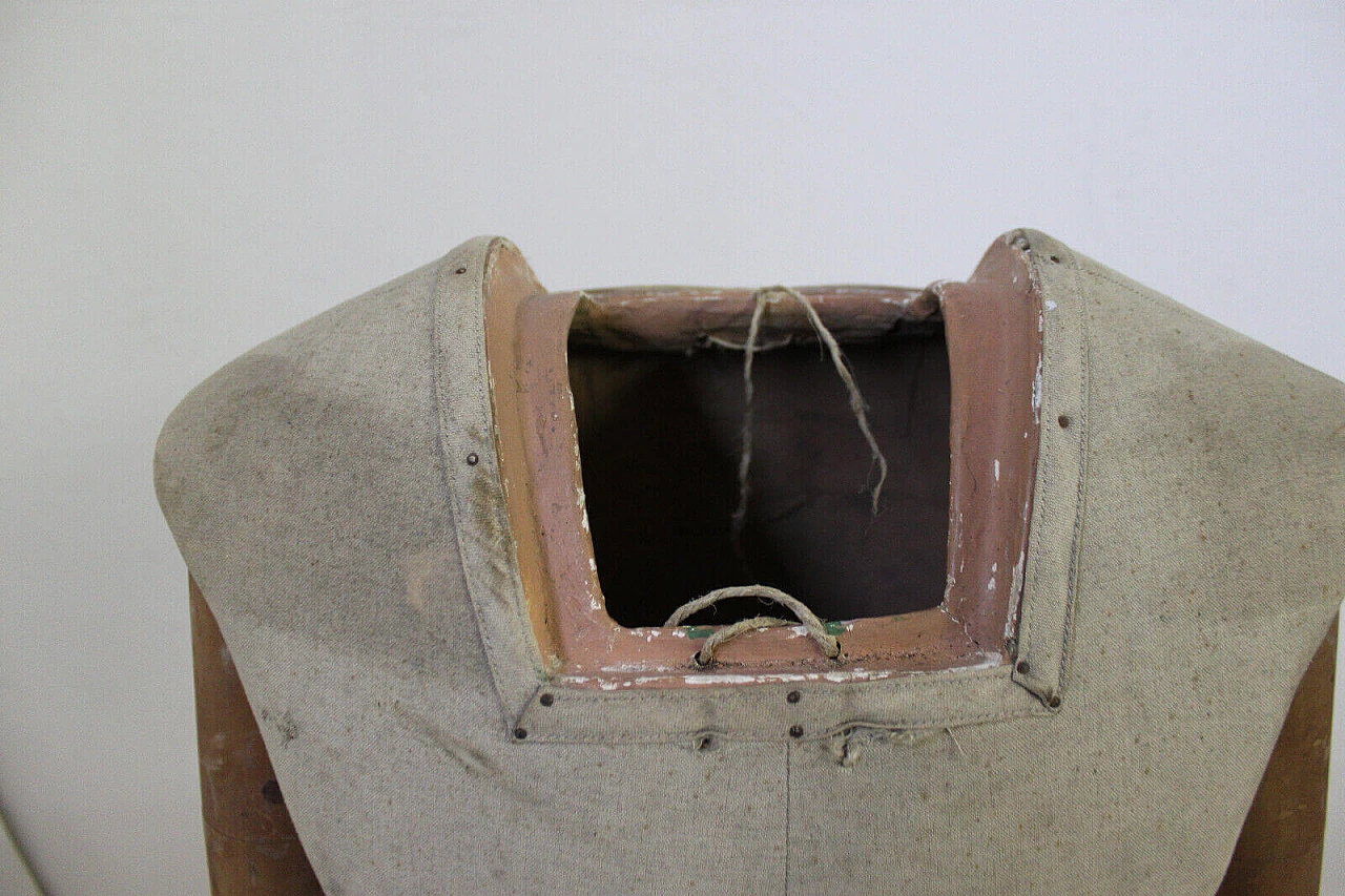 Manichino snodabile in legno e terracotta di Hegel, anni '30 9