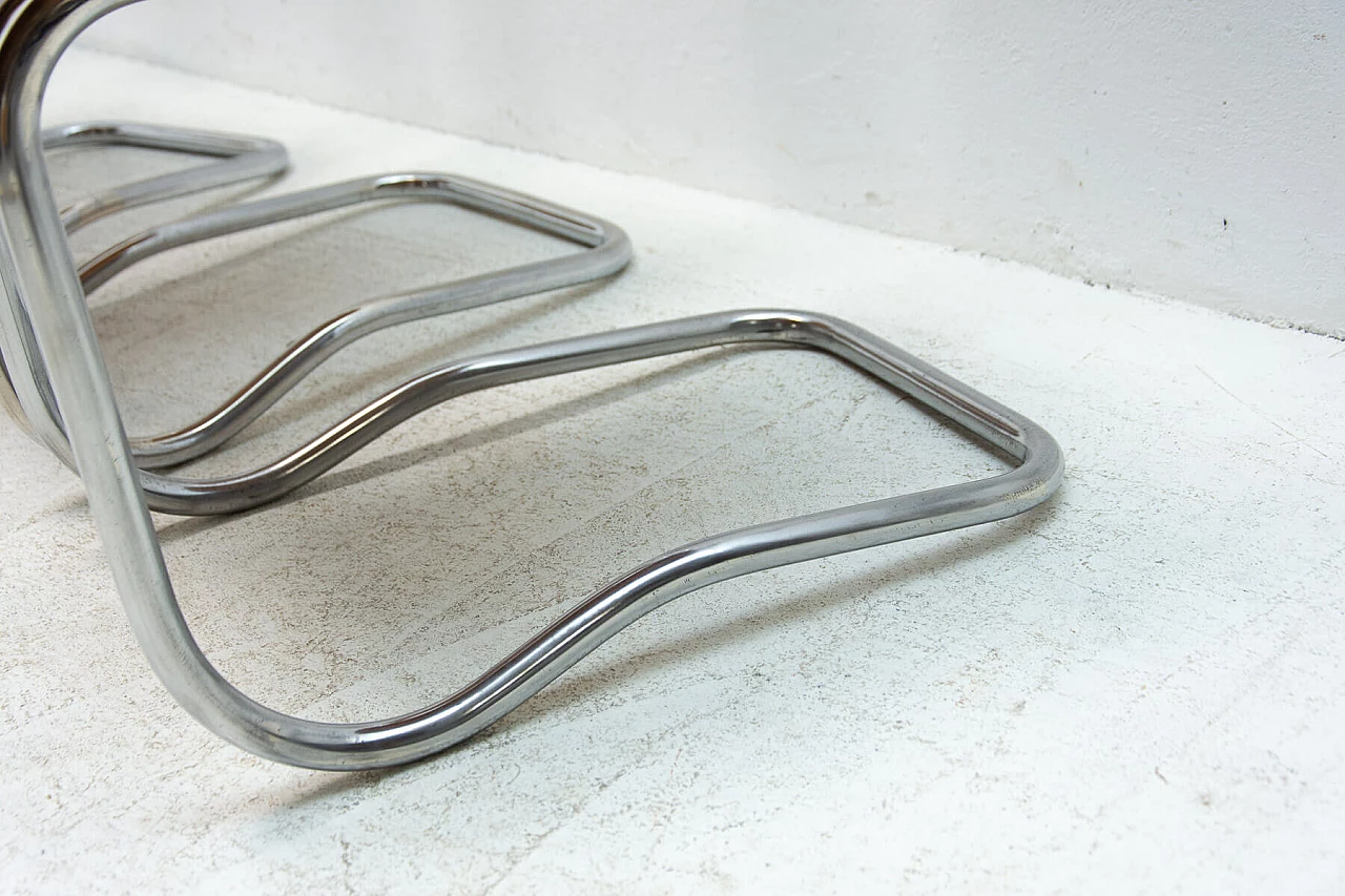 4 Chairs and round bentwood table by Hynek Gottwald, 1930s 22