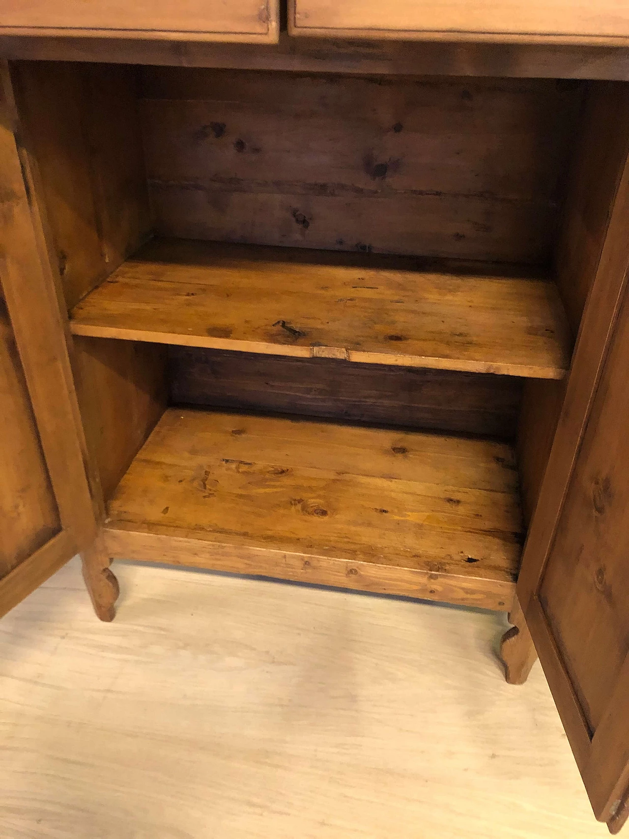 Spruce notched sideboard, late 19th century 7