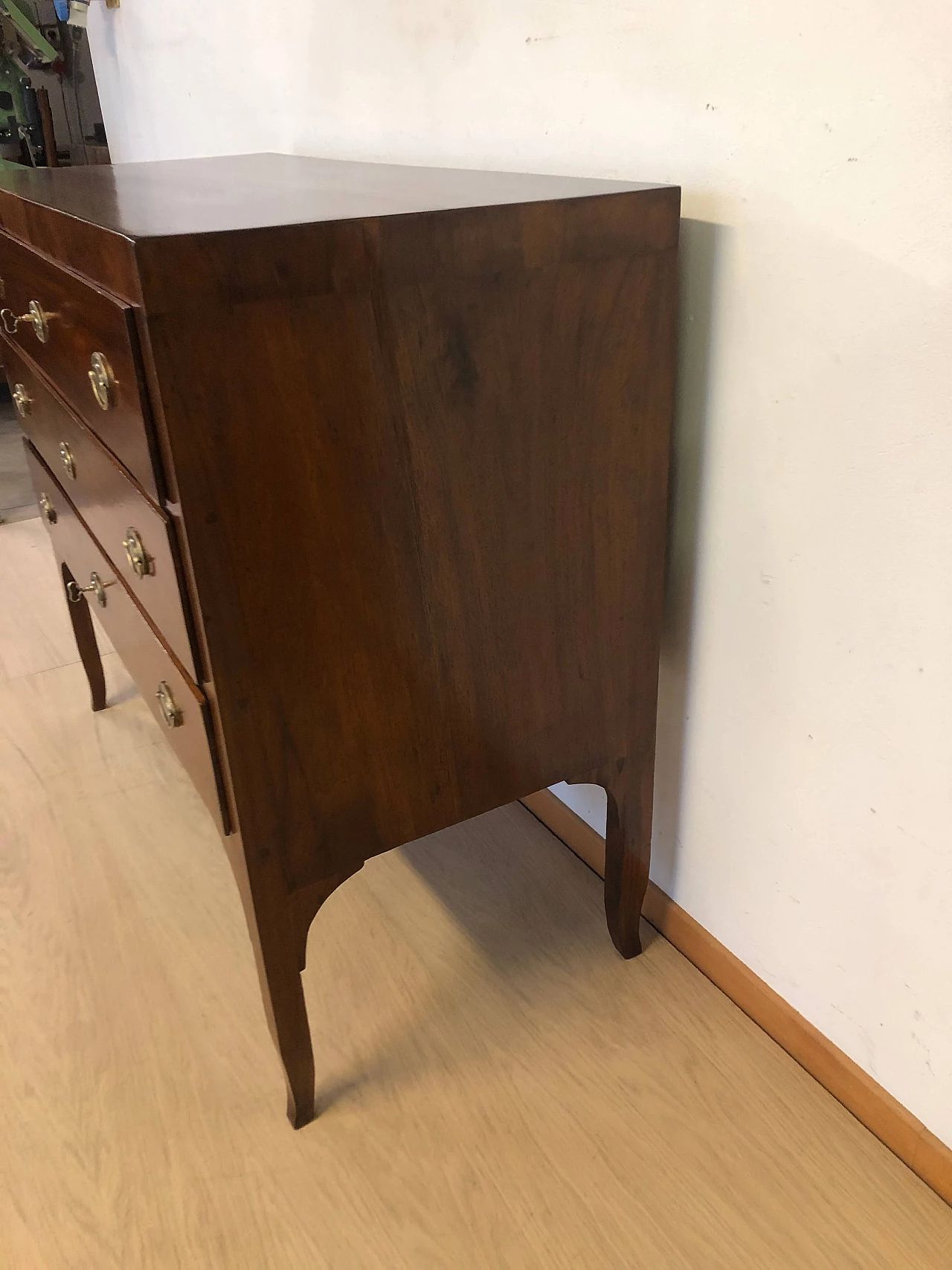 Venetian walnut dresser, late 18th century 4
