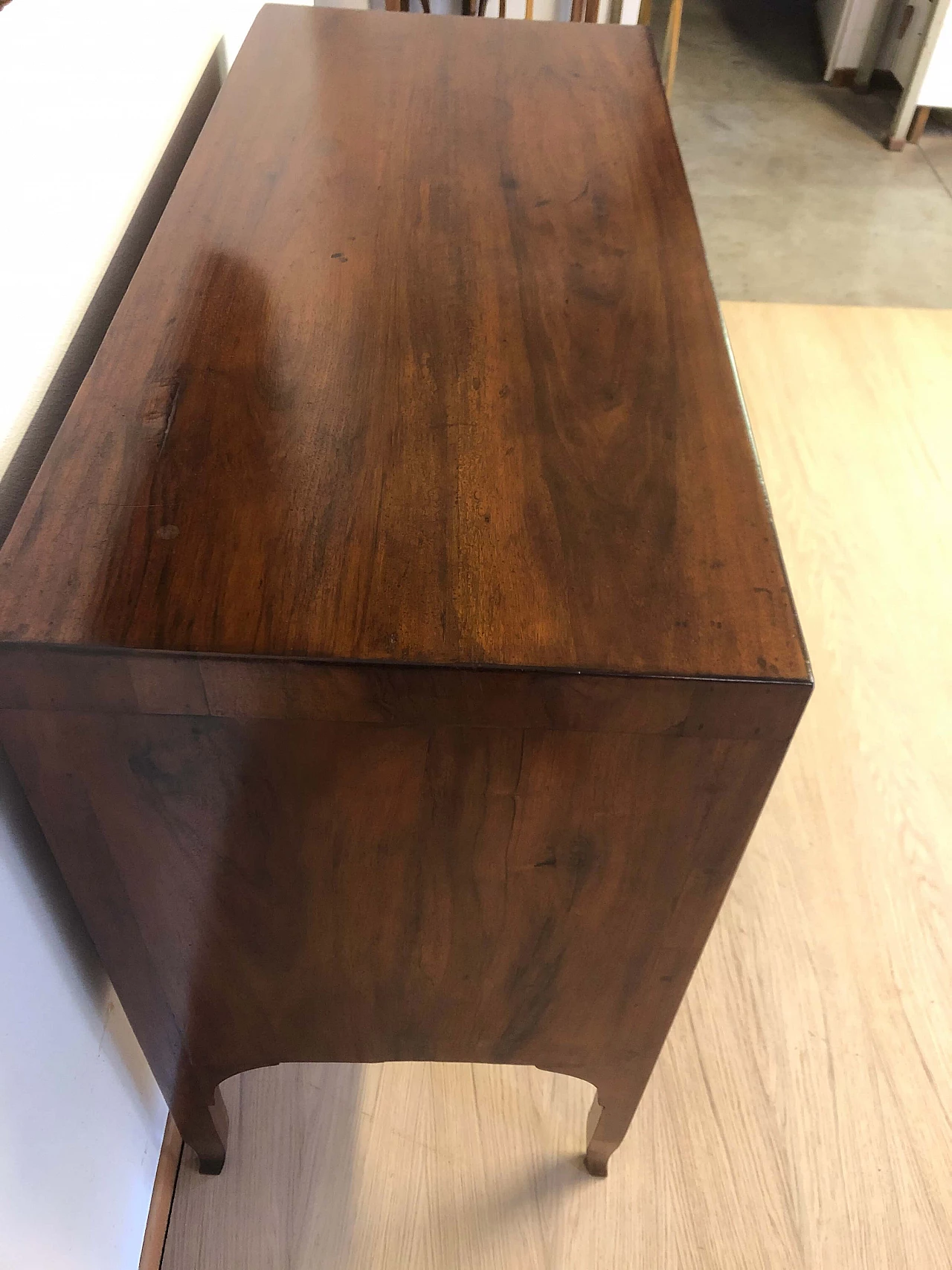 Venetian walnut dresser, late 18th century 6