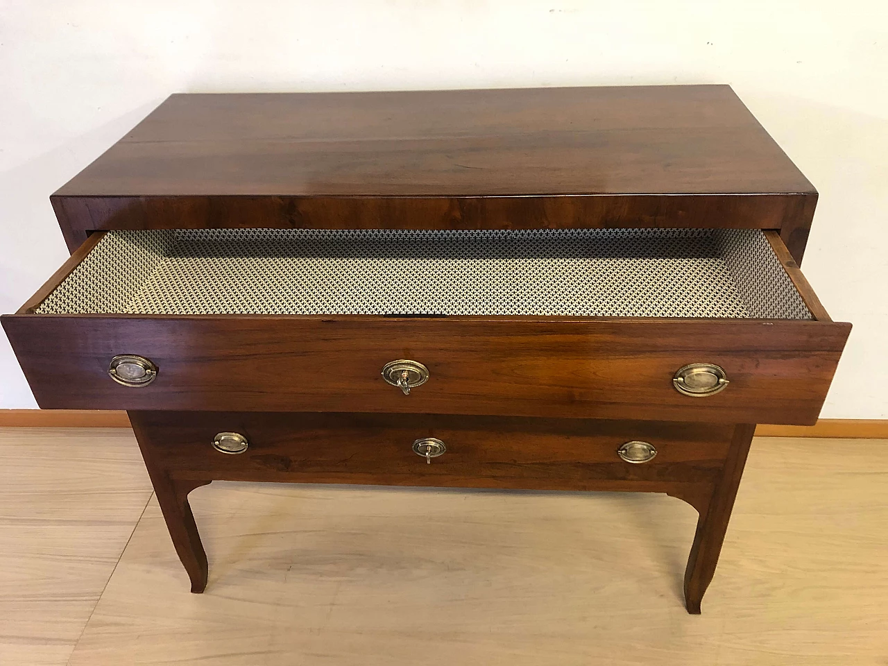 Venetian walnut dresser, late 18th century 7