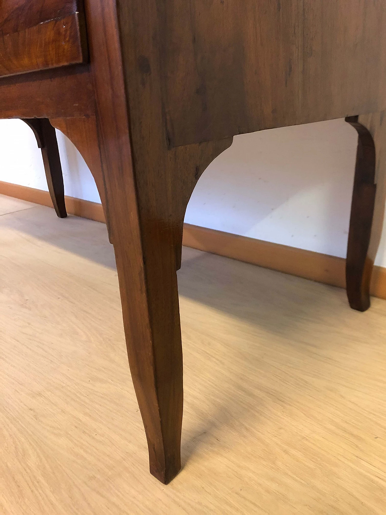 Venetian walnut dresser, late 18th century 8