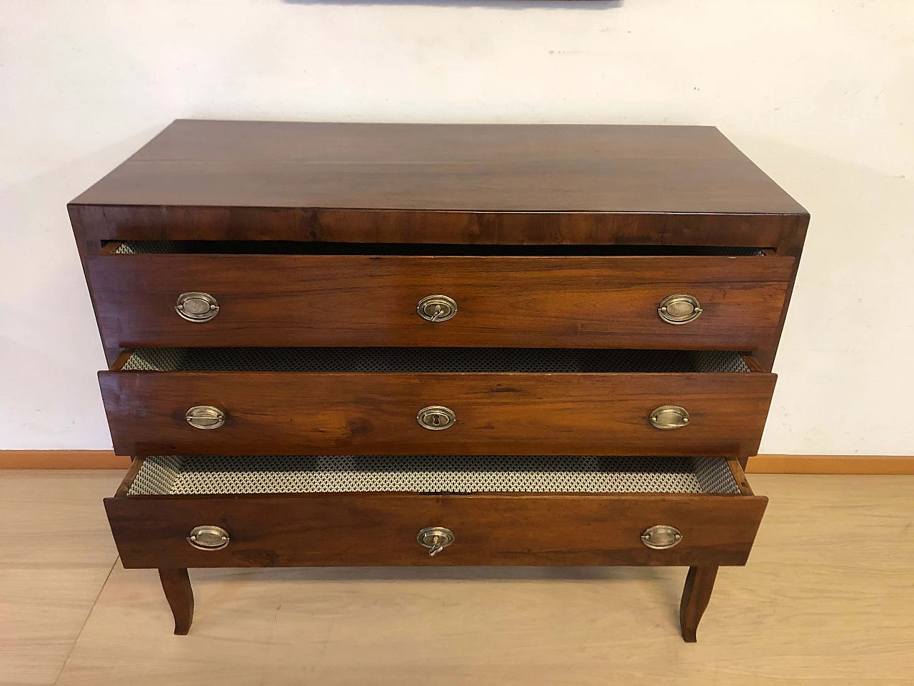 Venetian walnut dresser, late 18th century 13