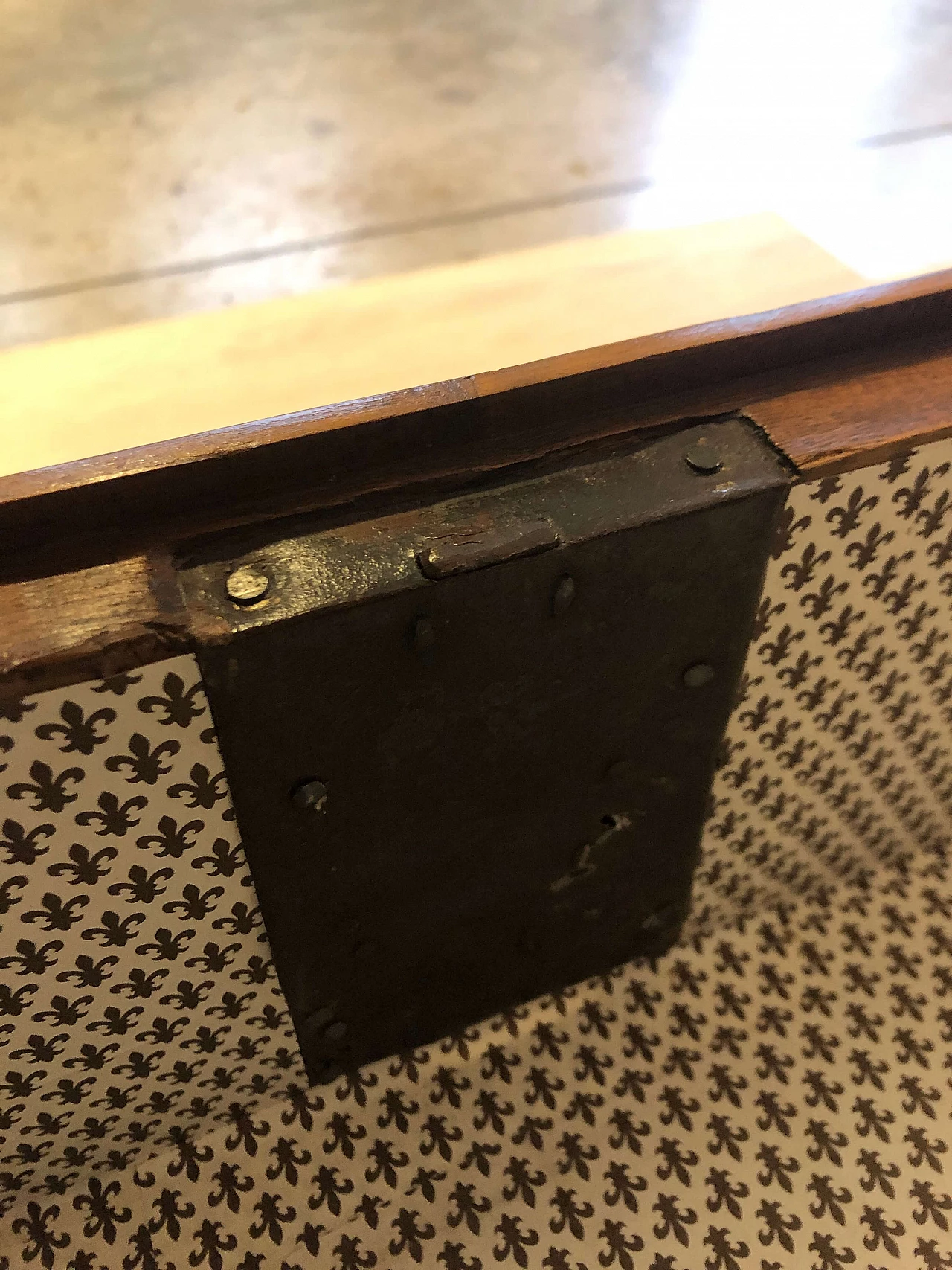 Venetian walnut dresser, late 18th century 14