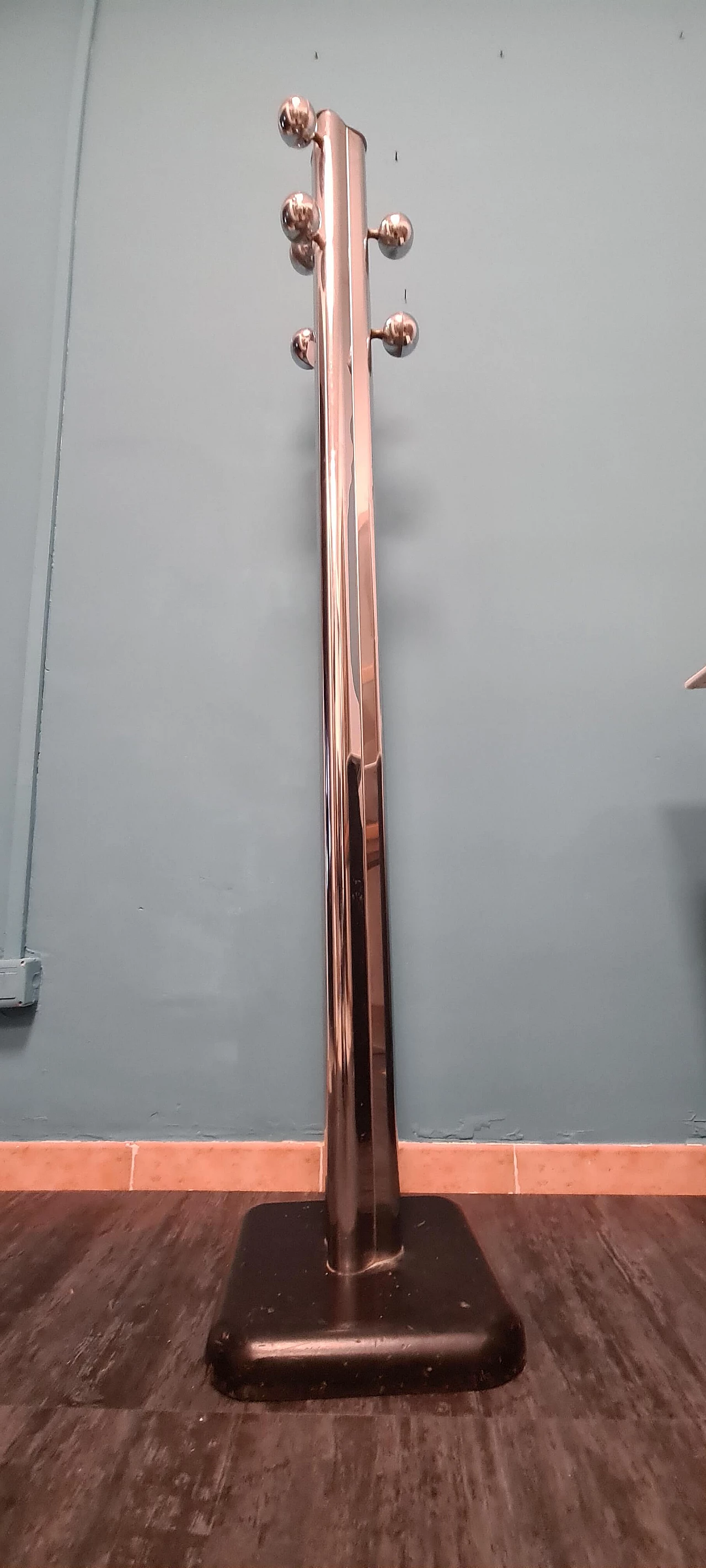 Chromed steel and wood standing coat rack, 1970s 9