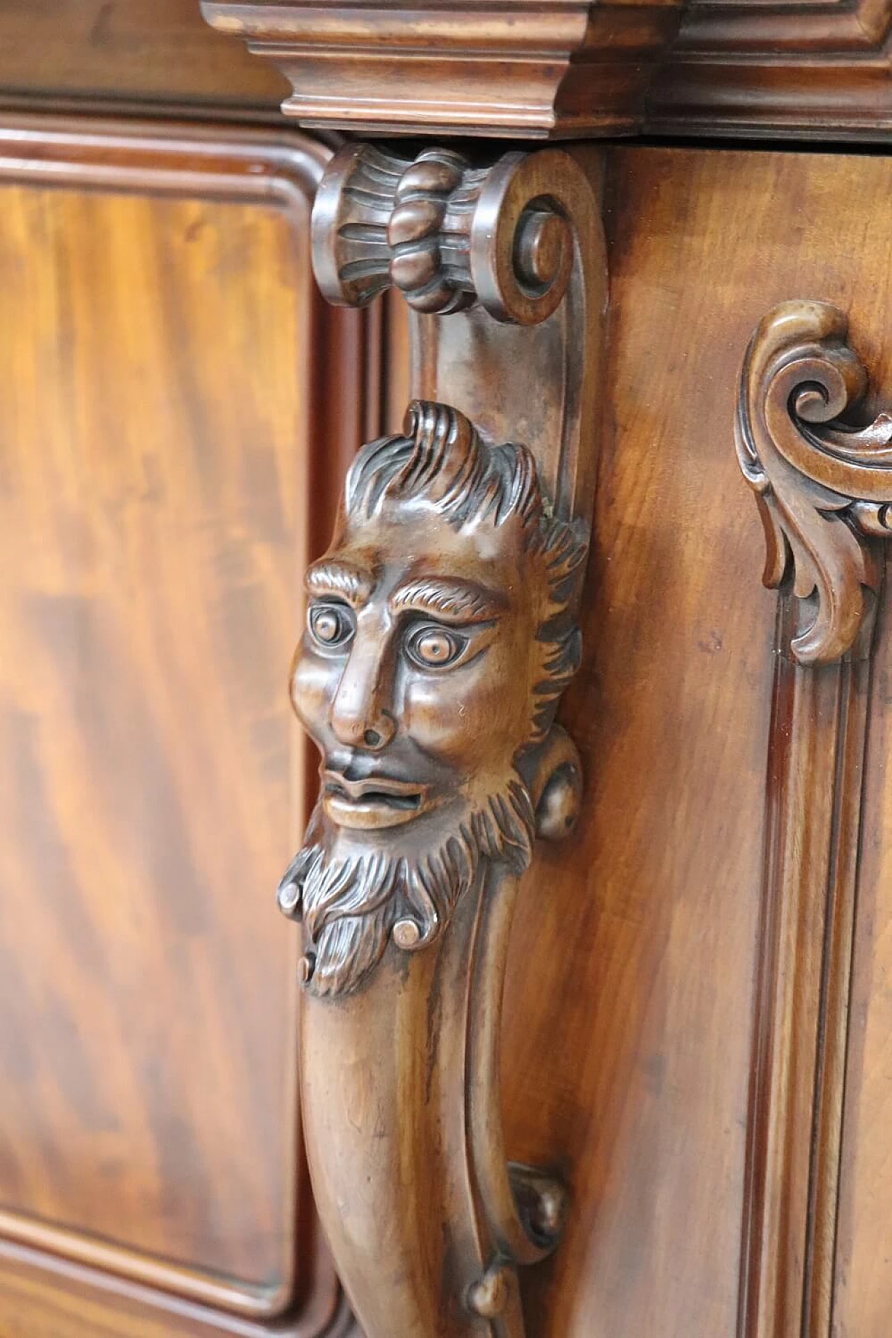 Mahogany sideboard with carvings, early 20th century 5