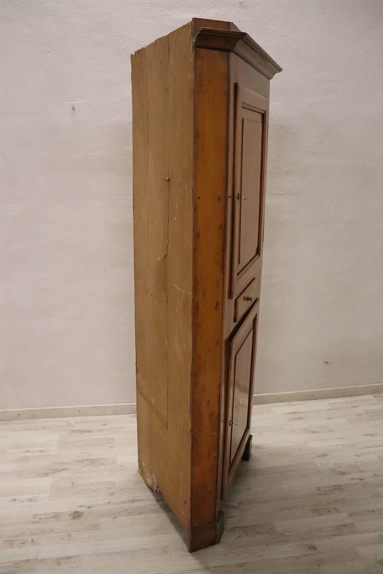 Solid walnut corner cabinet, late 19th century 5