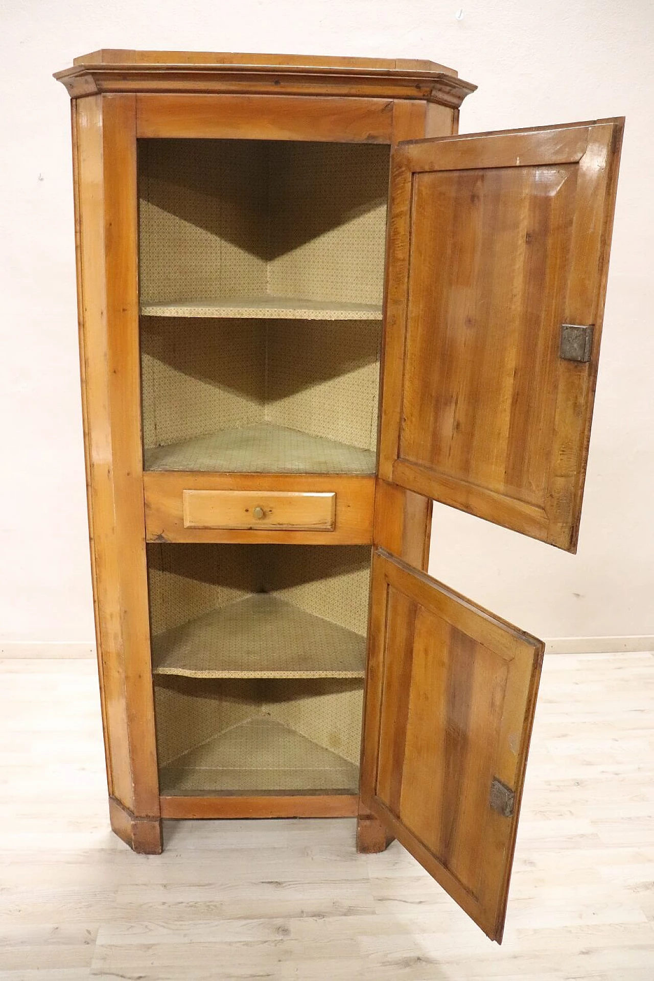 Solid walnut corner cabinet, late 19th century 8