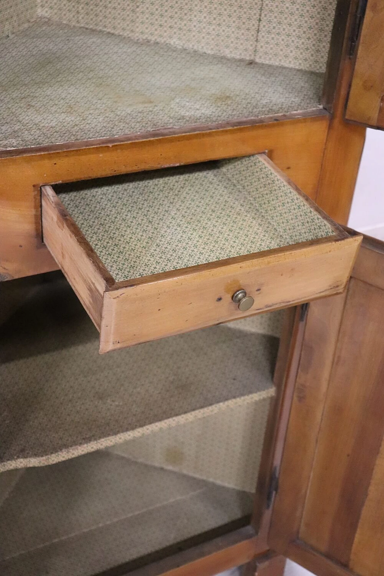 Solid walnut corner cabinet, late 19th century 9