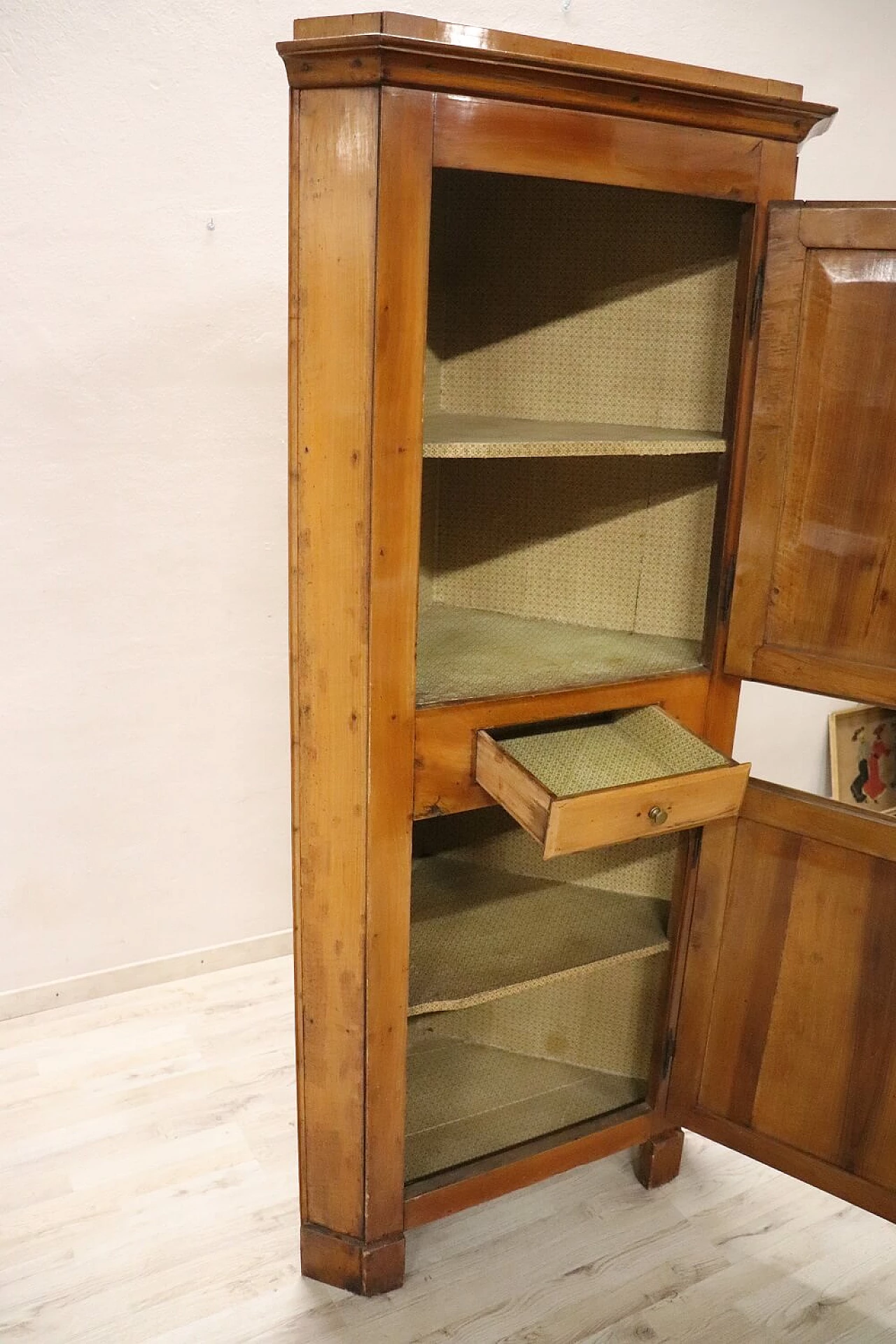 Solid walnut corner cabinet, late 19th century 10
