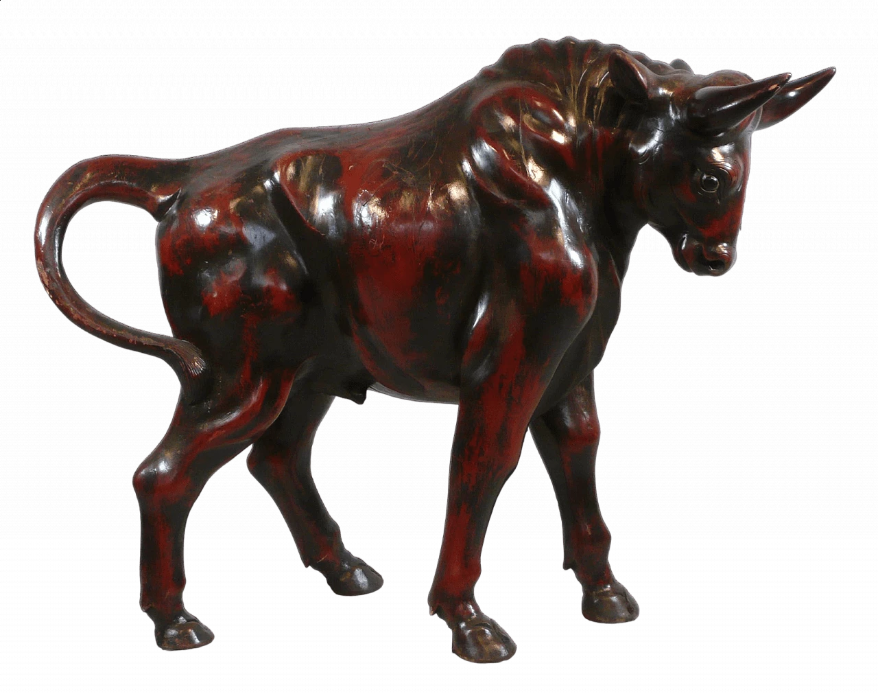 Scultura di toro in noce laccato rosso, inizio '900 4