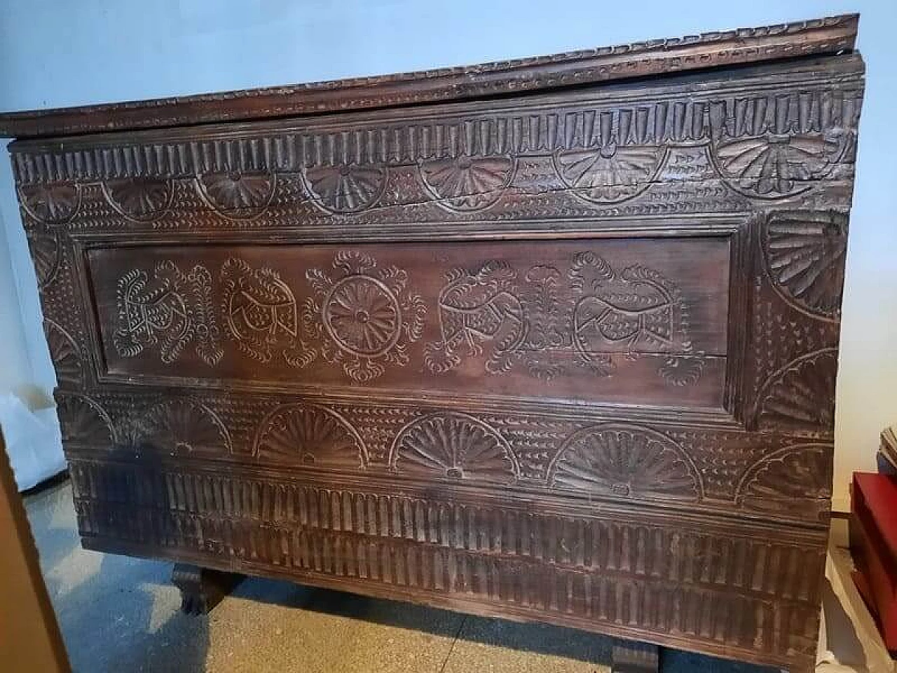 Sardinian walnut chest with carvings, early 20th century 1