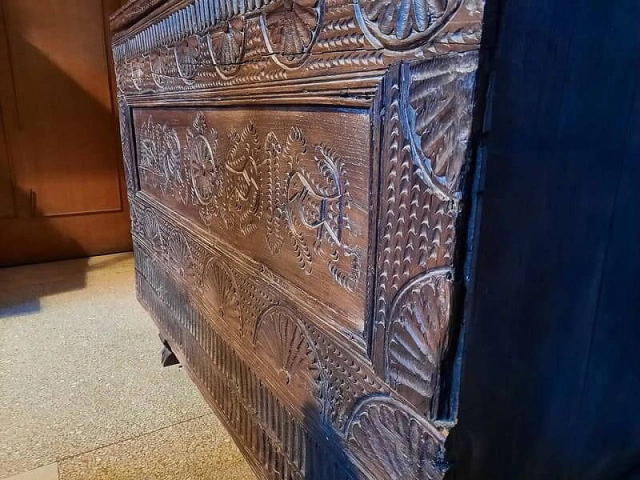 Sardinian walnut chest with carvings, early 20th century 4