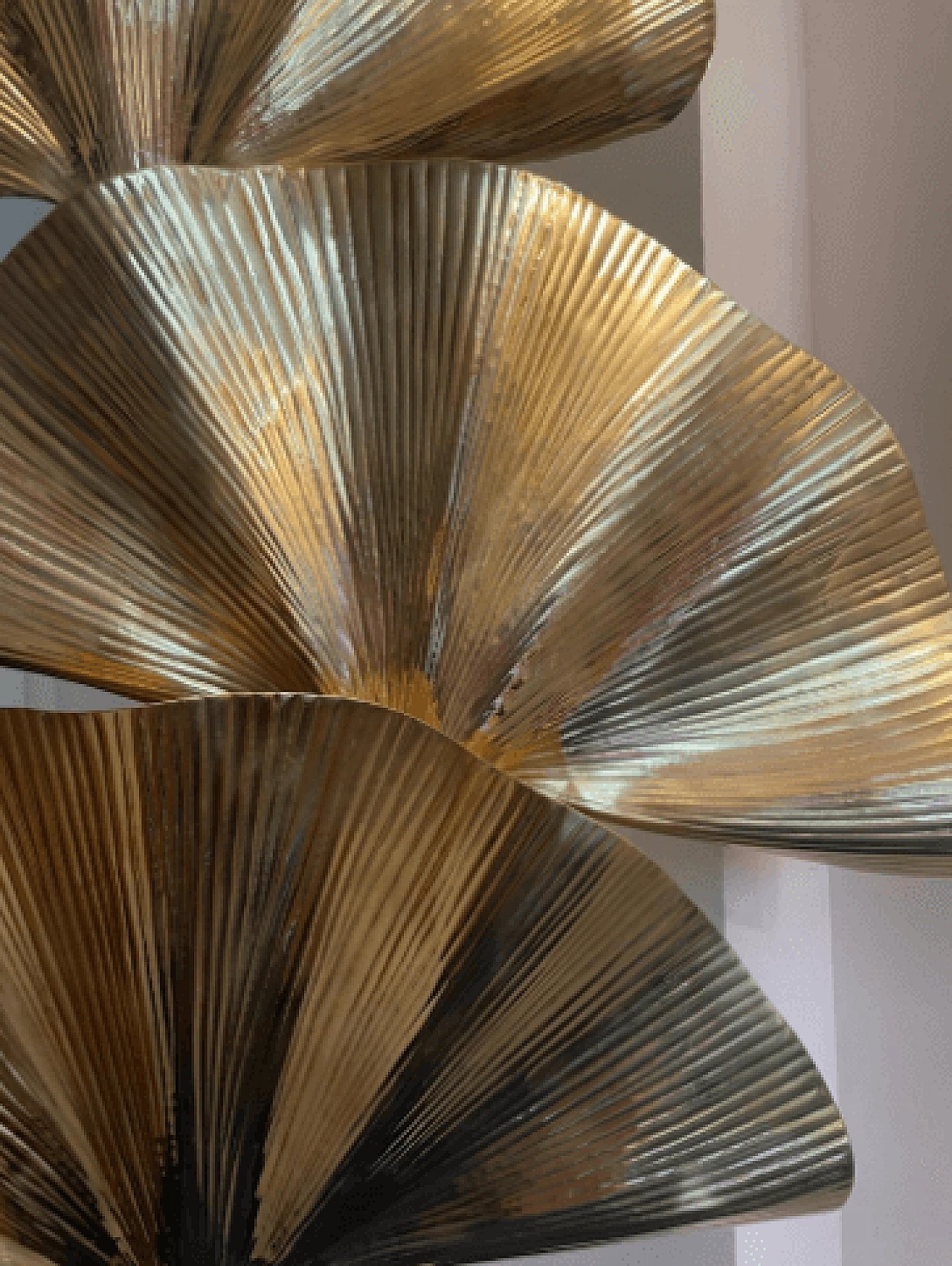 Brass floor lamp with leaves 10