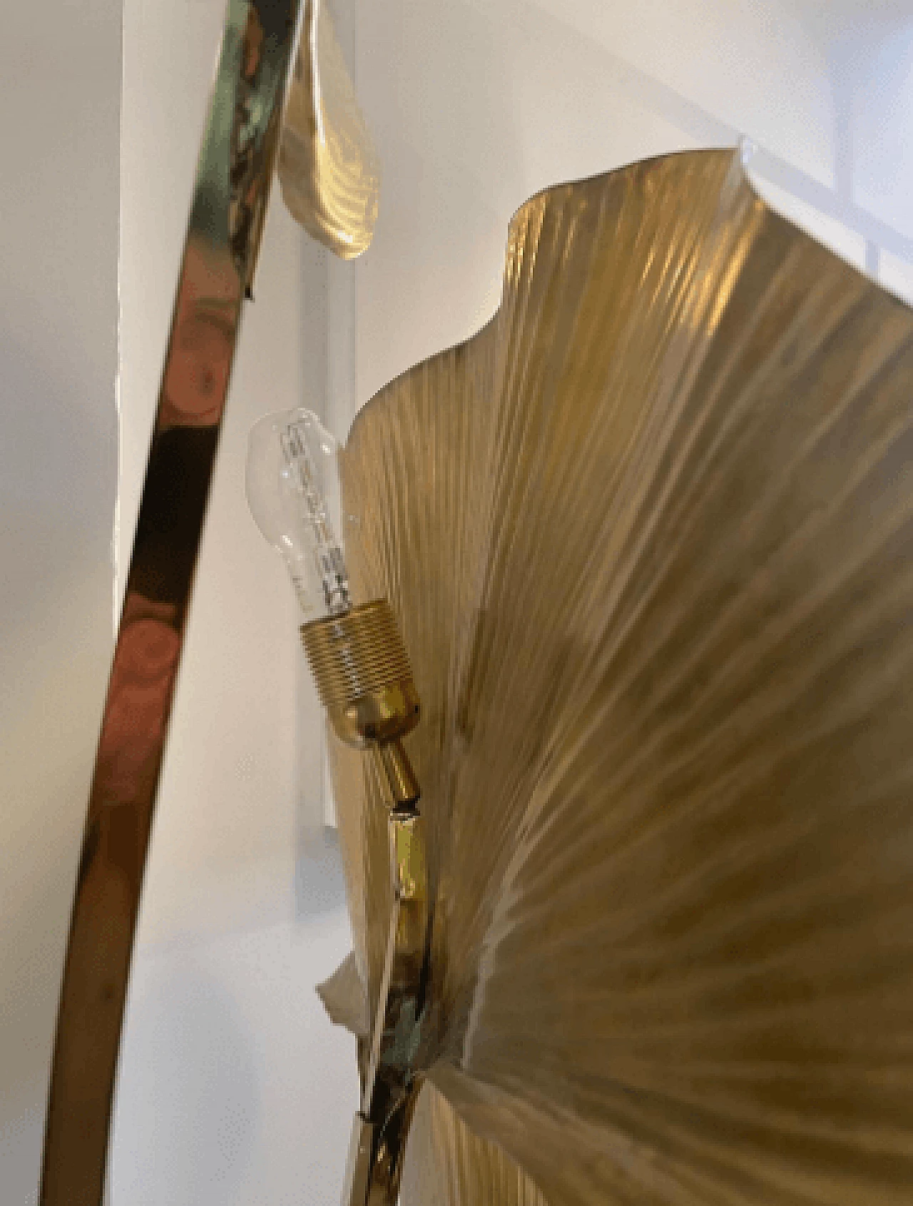 Brass floor lamp with leaves 13