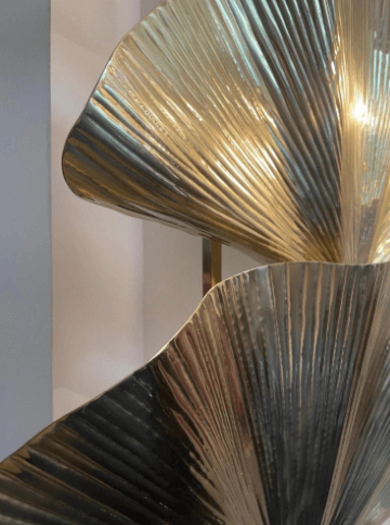 Brass floor lamp with leaves 14