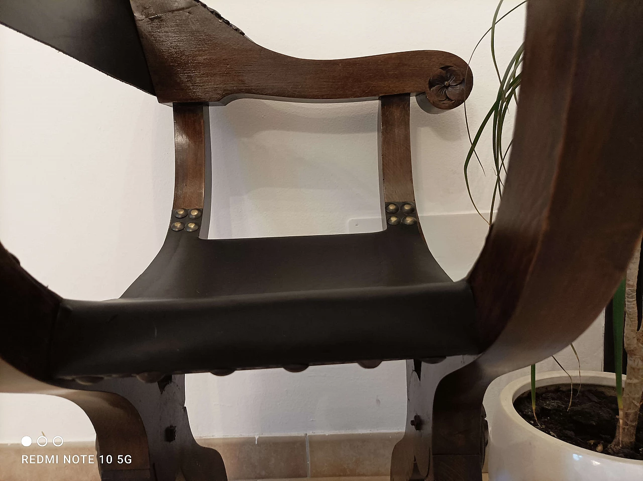 Sedia Savonarola stile Neorinascimentale in massello di noce, inizio '900 11