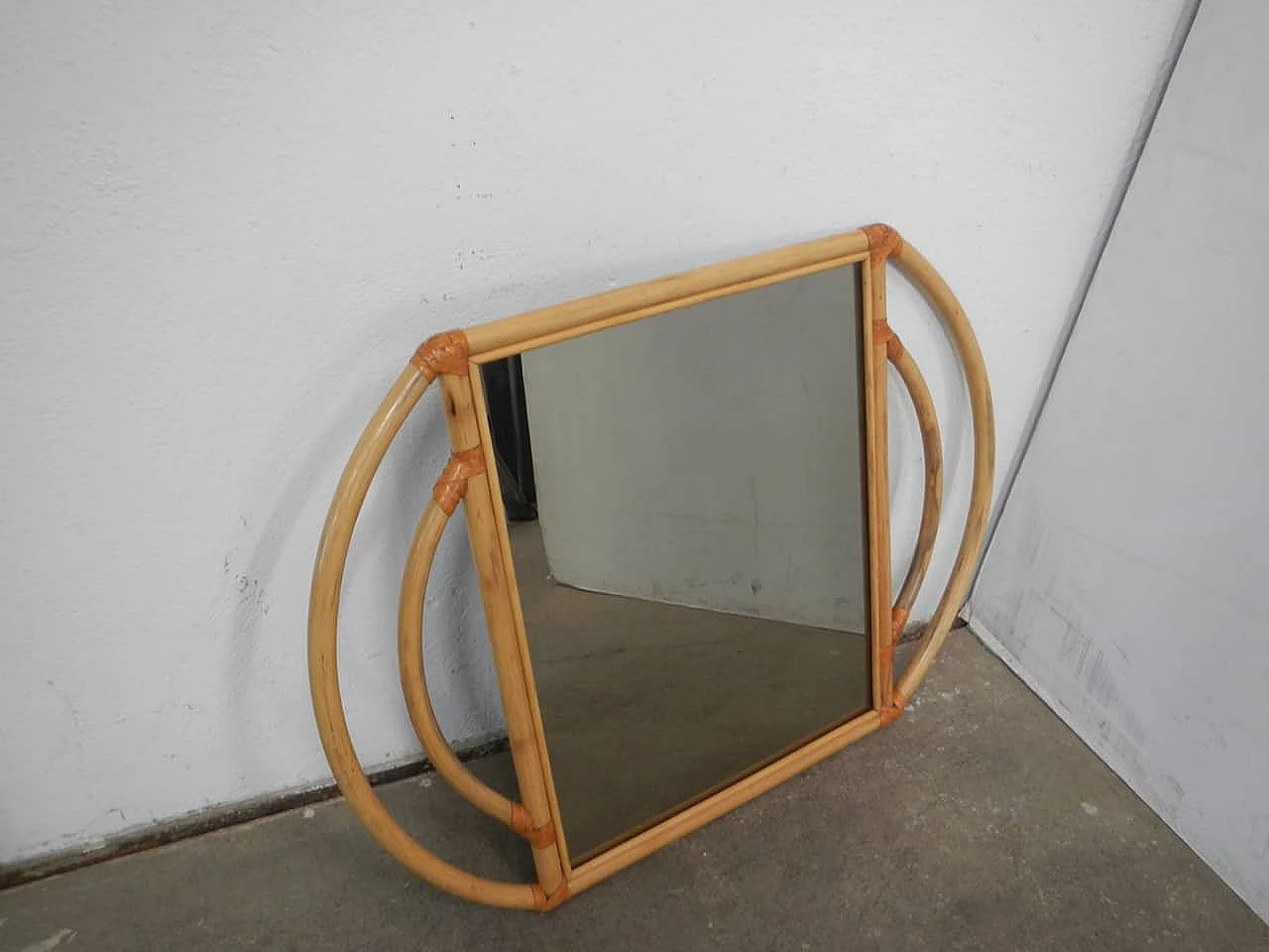 Specchio con cornice in rattan, anni '70 1