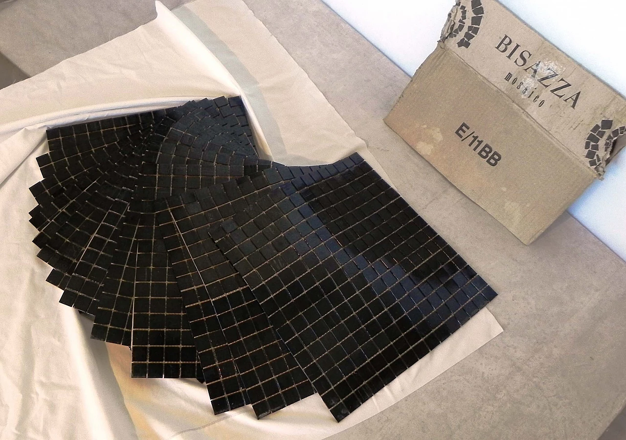 16 Fogli di mosaico nero di Bisazza, anni '90 2