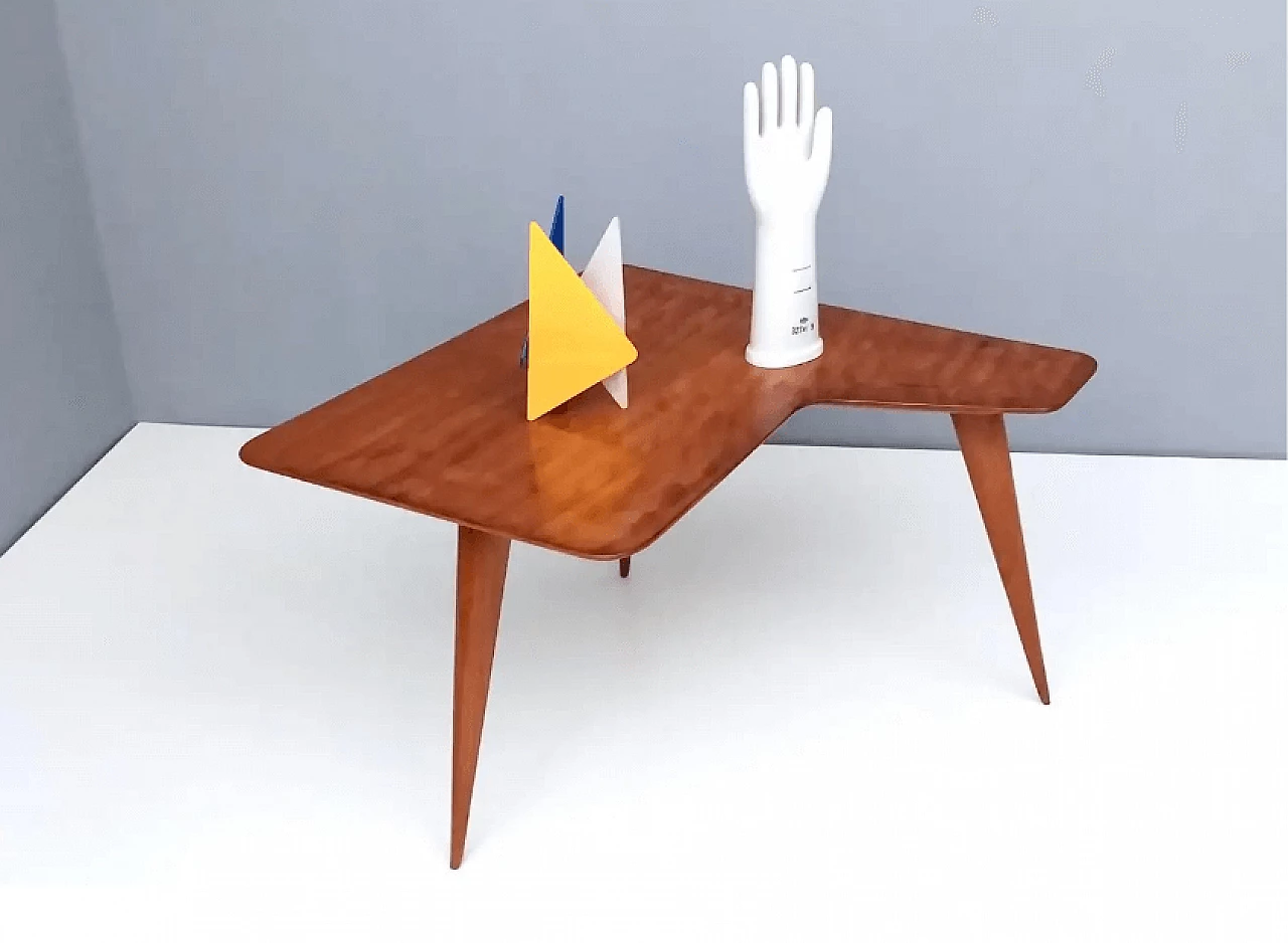 Tavolino in legno impiallacciato di forma irregolare attribuibile a Gio Ponti, anni '50 3