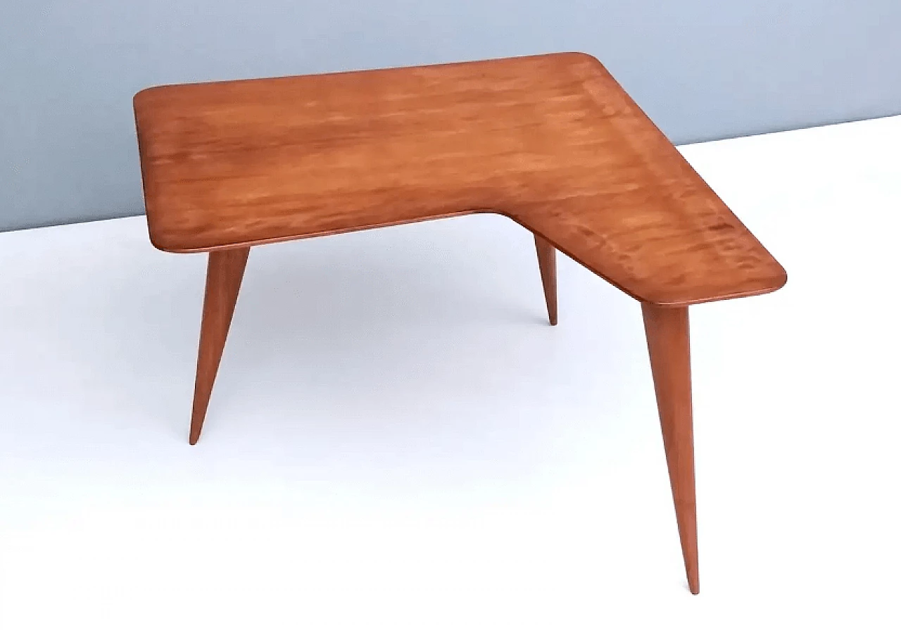 Tavolino in legno impiallacciato di forma irregolare attribuibile a Gio Ponti, anni '50 5