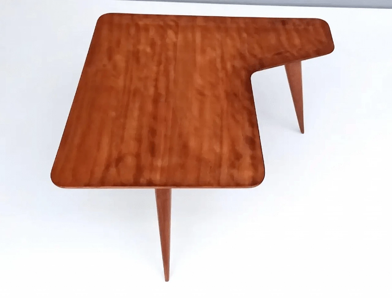 Tavolino in legno impiallacciato di forma irregolare attribuibile a Gio Ponti, anni '50 7