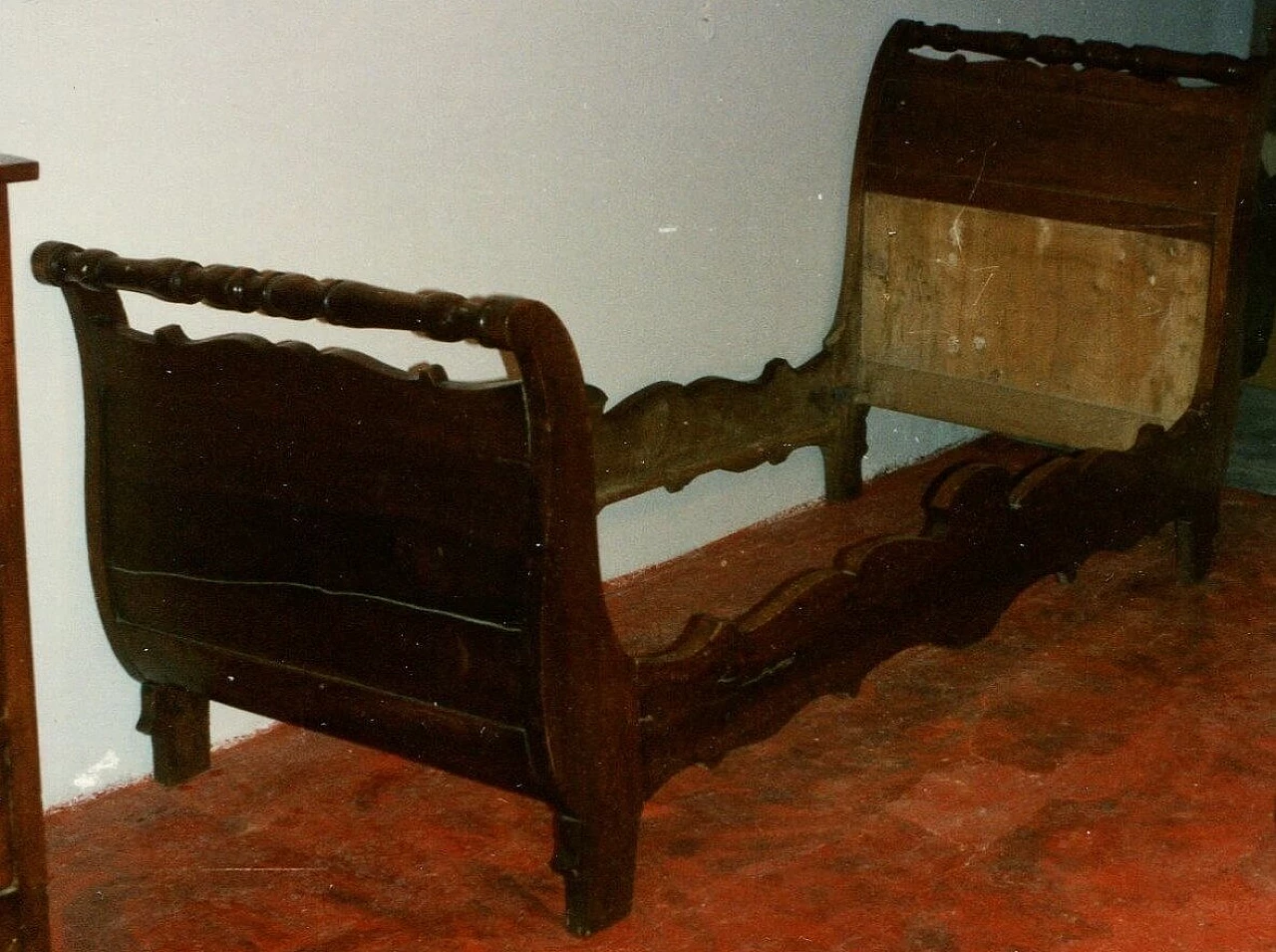 Walnut boat bed, 19th century 8