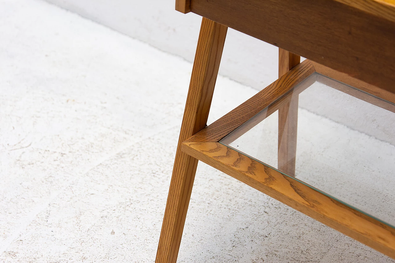 Tavolino da TV in frassino e vetro con piano girevole, anni '60 9