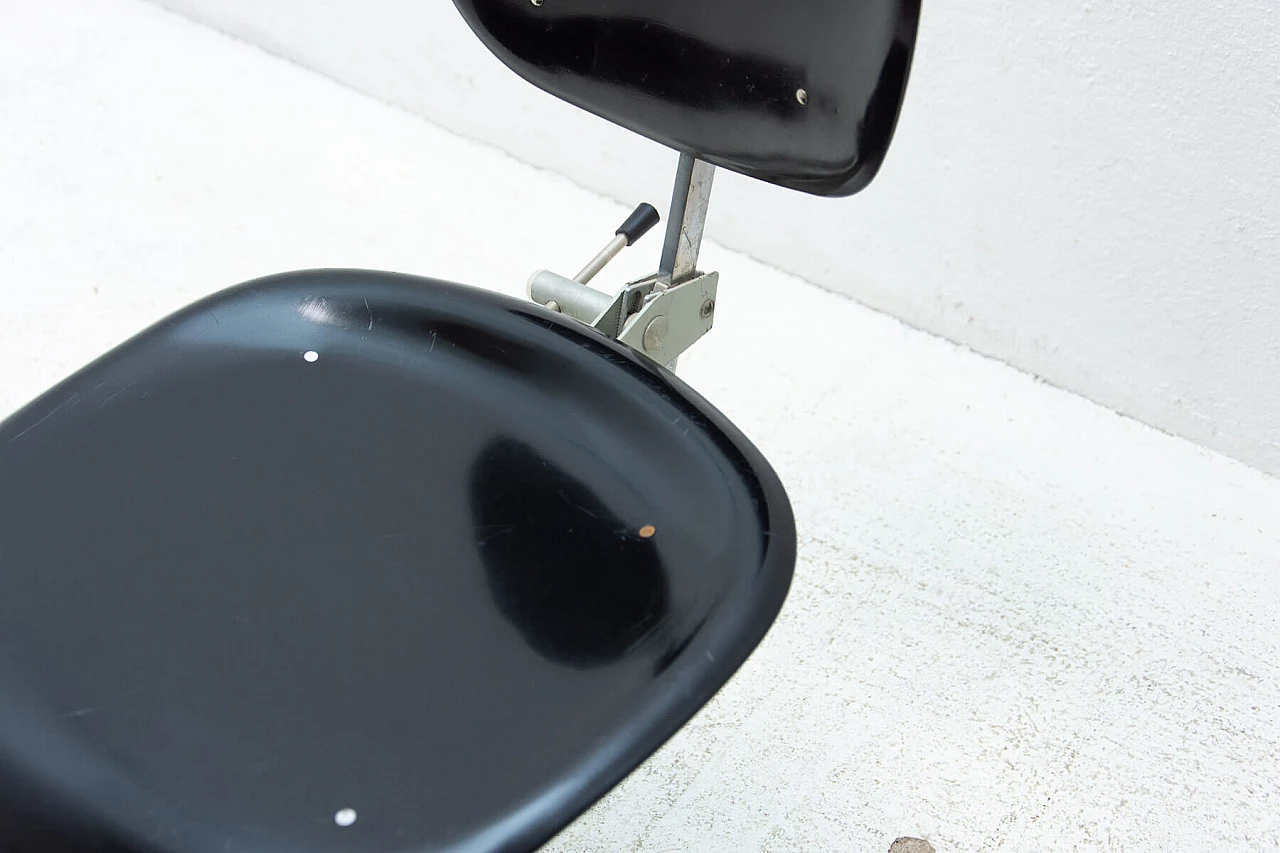 Sedia girevole in plastica e ferro di Kovona, anni '50 9