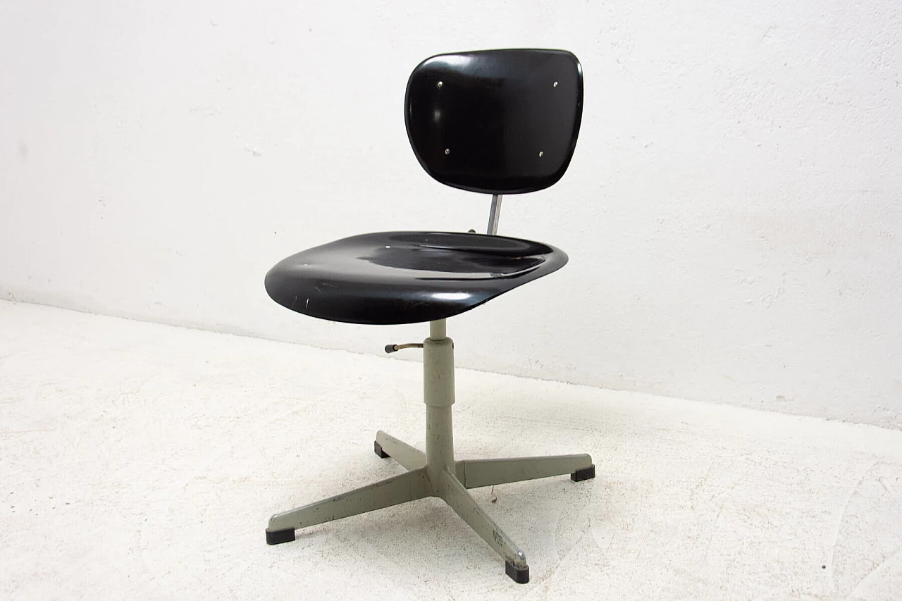 Plastic and iron swivel chair by Kovona, 1950s 16