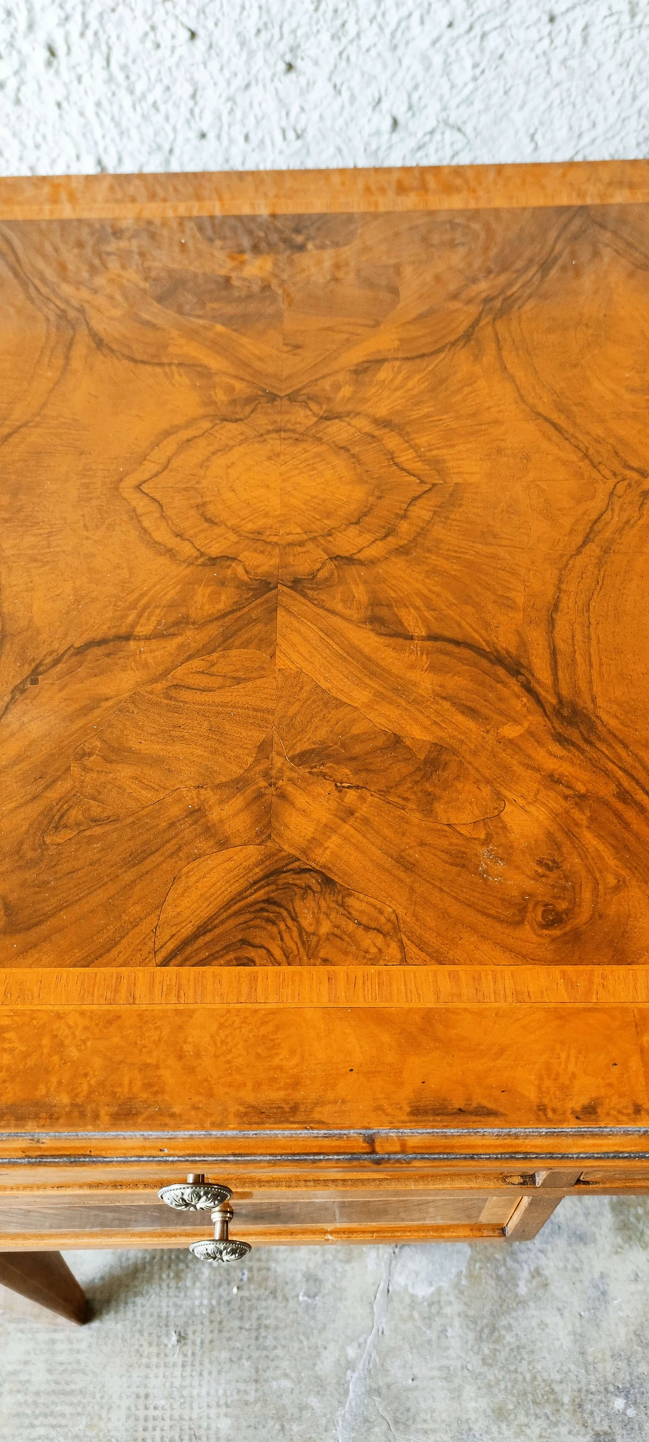 Louis XVI style walnut root desk, early 20th century 3