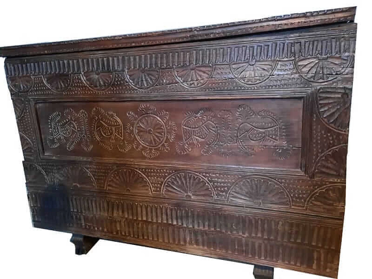 Sardinian walnut chest with carvings, early 20th century 6