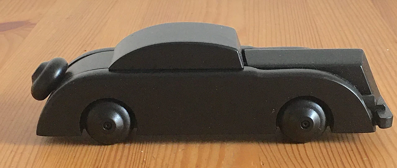 Statuetta Limousine in legno di Kay Bojesen 1