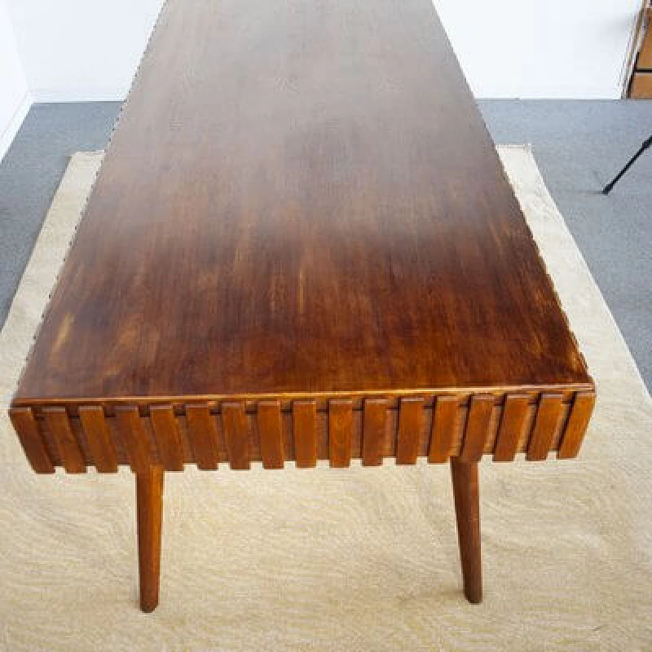 Tavolo in legno intarsiato e lavorato attribuito a Paolo Buffa, anni '50 2