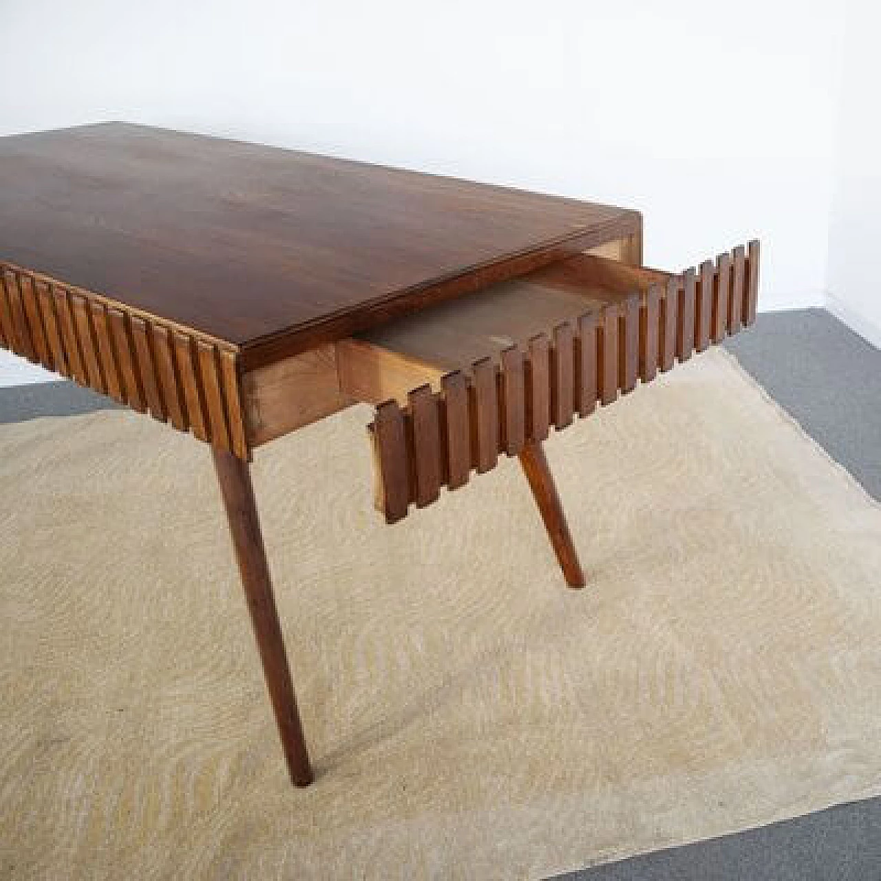 Tavolo in legno intarsiato e lavorato attribuito a Paolo Buffa, anni '50 6