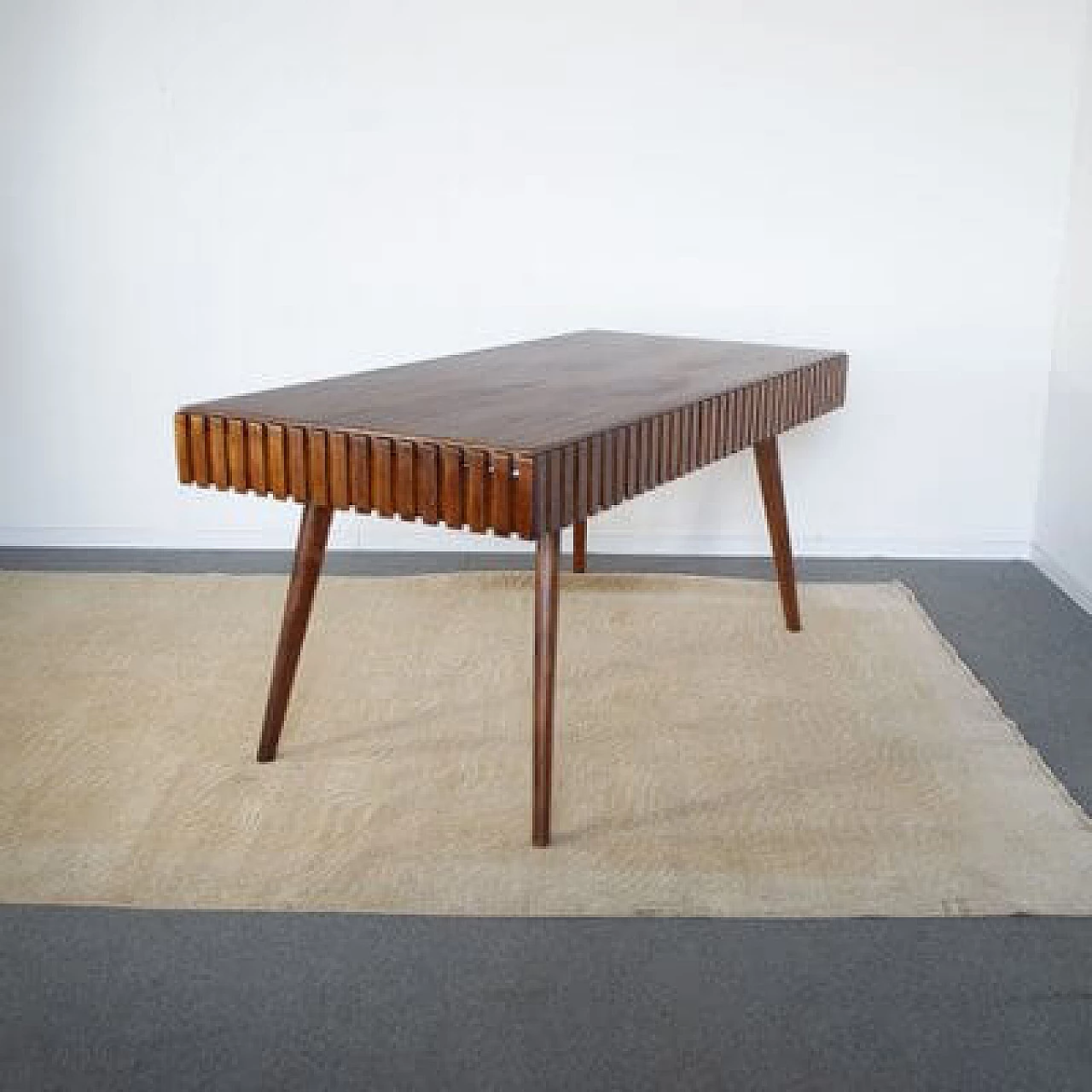 Tavolo in legno intarsiato e lavorato attribuito a Paolo Buffa, anni '50 11