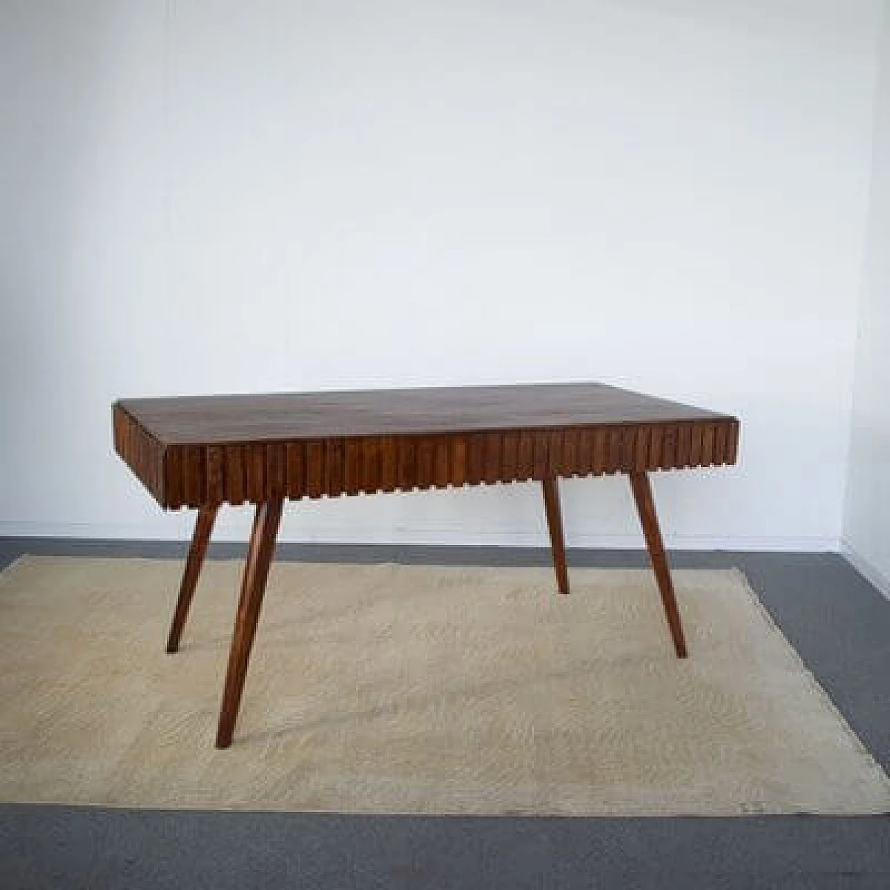Tavolo in legno intarsiato e lavorato attribuito a Paolo Buffa, anni '50 12