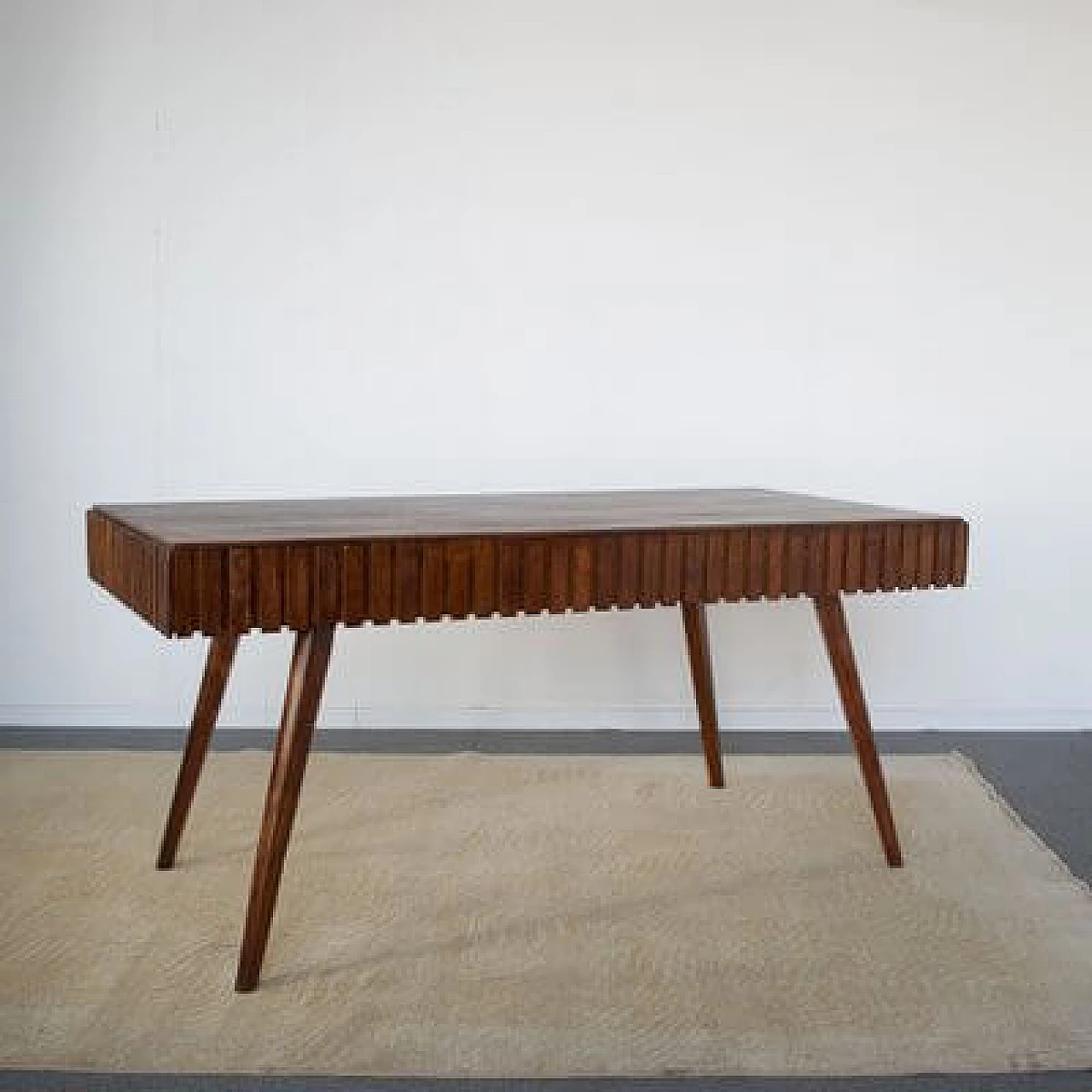 Tavolo in legno intarsiato e lavorato attribuito a Paolo Buffa, anni '50 13