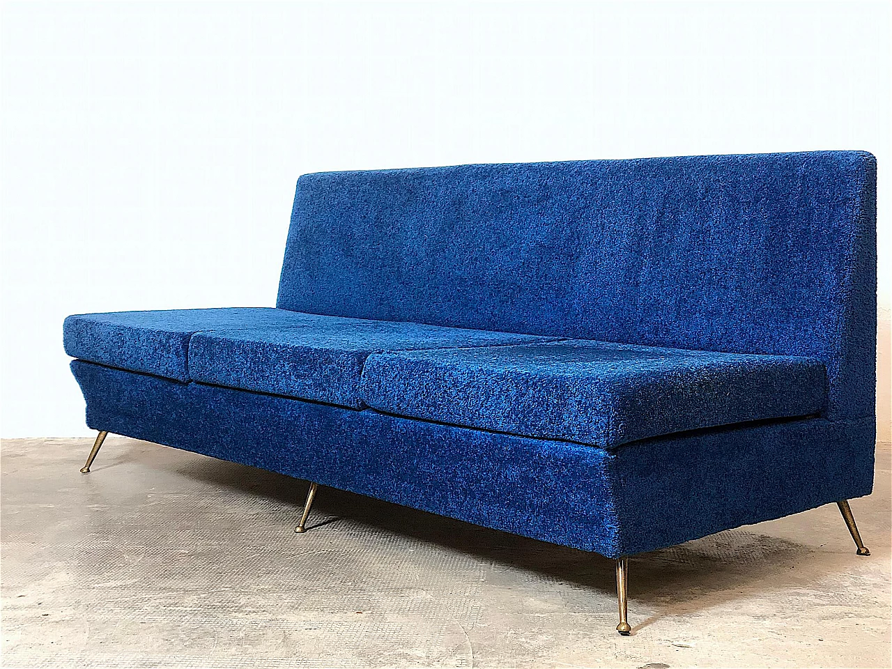 Three-seater sofa in blue fabric and brass feet, 1960s 2