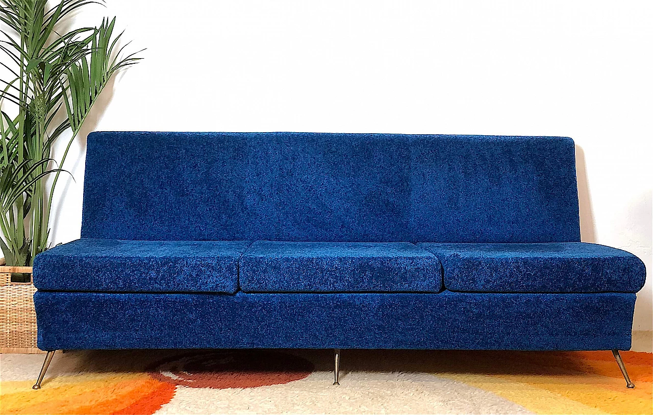 Three-seater sofa in blue fabric and brass feet, 1960s 3
