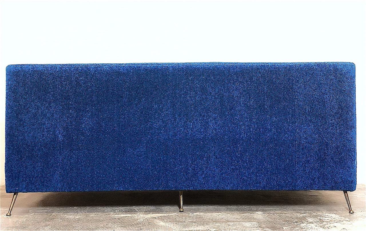 Three-seater sofa in blue fabric and brass feet, 1960s 8