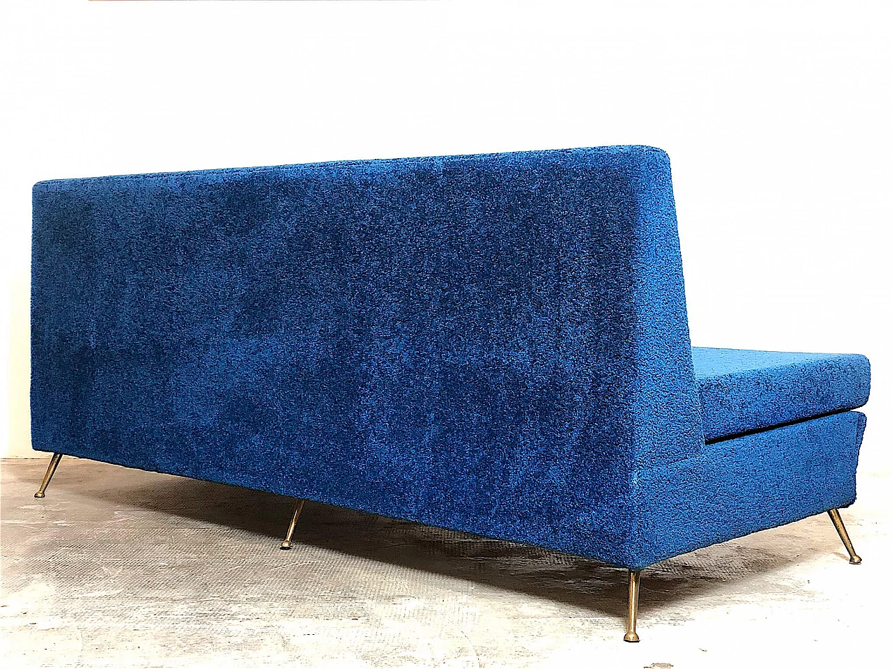 Three-seater sofa in blue fabric and brass feet, 1960s 9